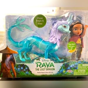 Disney's Raya and the Last Dragon‎ 6-Inch Petite Raya Doll Feature Sisu Dragon